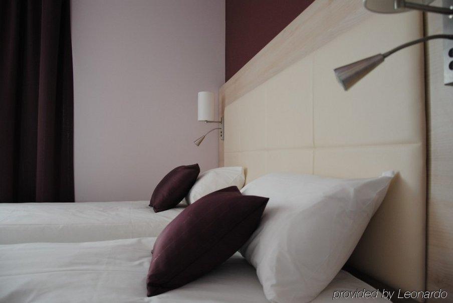 Brit Hotel Vendee Mer Les Achards  Exteriör bild