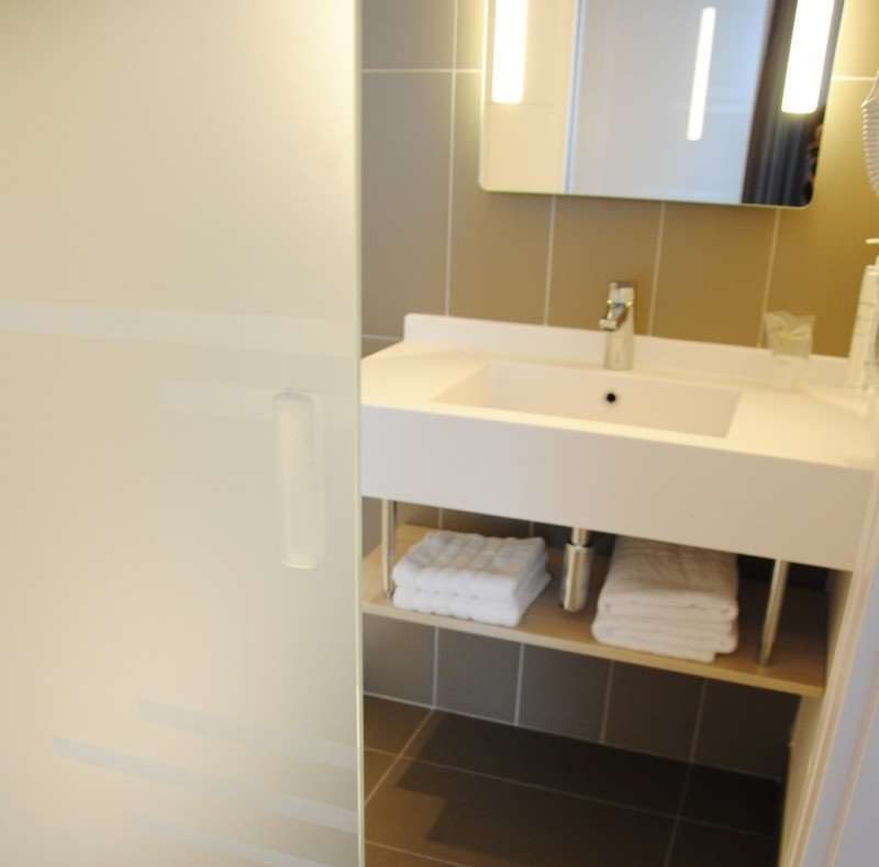 Brit Hotel Vendee Mer Les Achards  Rum bild